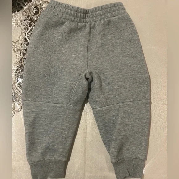 Worn 2X Nike Tech Kids' Gray and Black Hoodie & Sweat Set - Size 3T - Picture 8 of 10